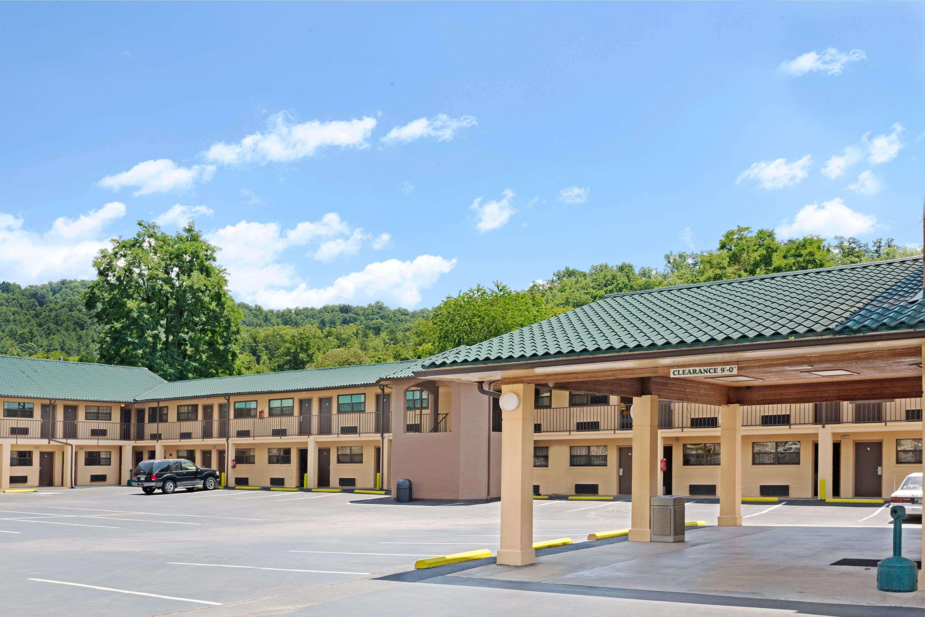 Days Inn By Wyndham Cherokee Near Casino Exterior photo